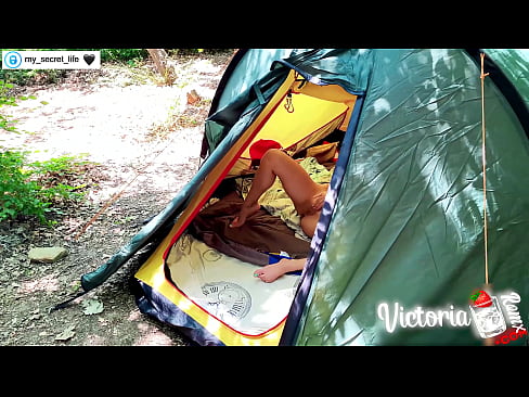 ❤️ ຖ່າຍໃນກ້ອງຖ່າຍຮູບ Passionate jerk off Stranger in a tent ☑ ວິດີໂອເພັນ ຢູ່ພວກເຮົາ